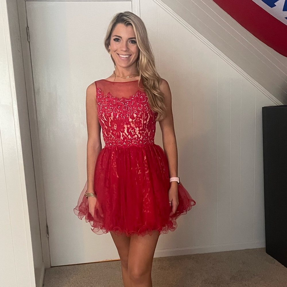 Red lace cocktail-size 6 but fits more like a 2. It’s altered to my size fit a 2